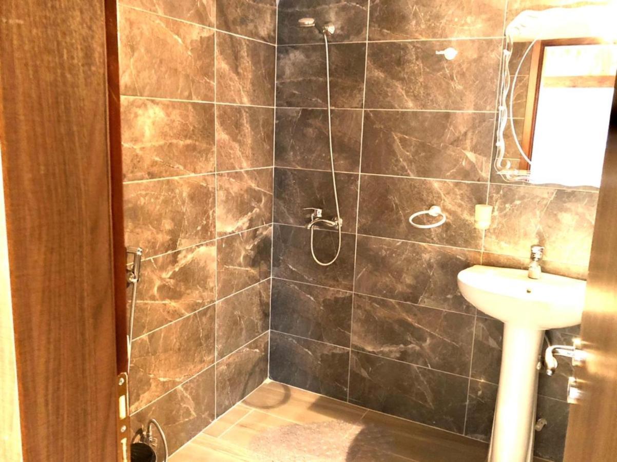 Villa Muzhaqi Nivice Екстериор снимка