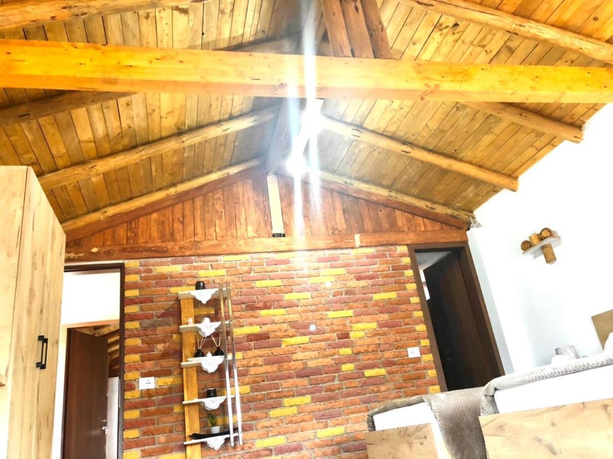 Villa Muzhaqi Nivice Екстериор снимка