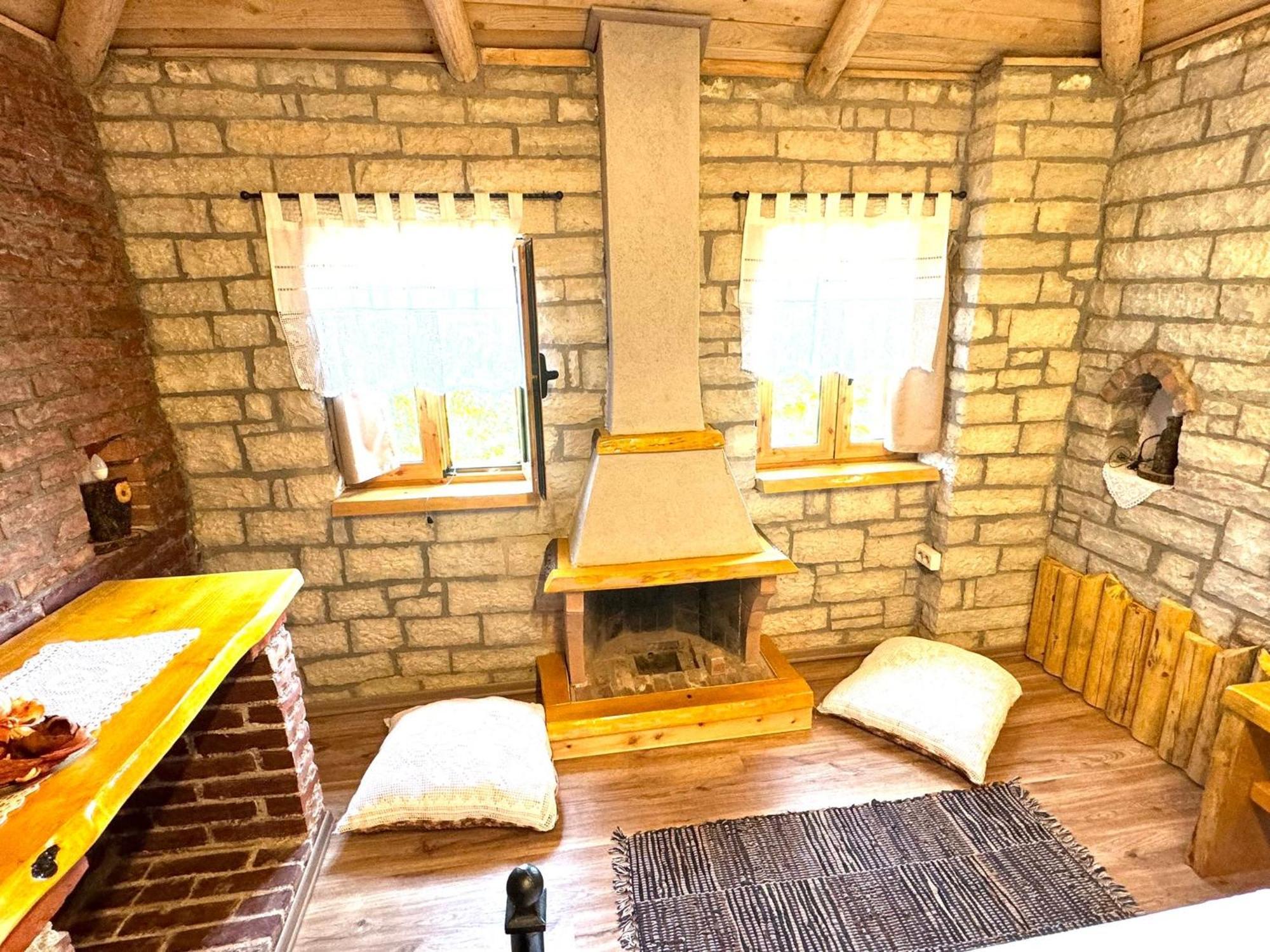 Villa Muzhaqi Nivice Екстериор снимка