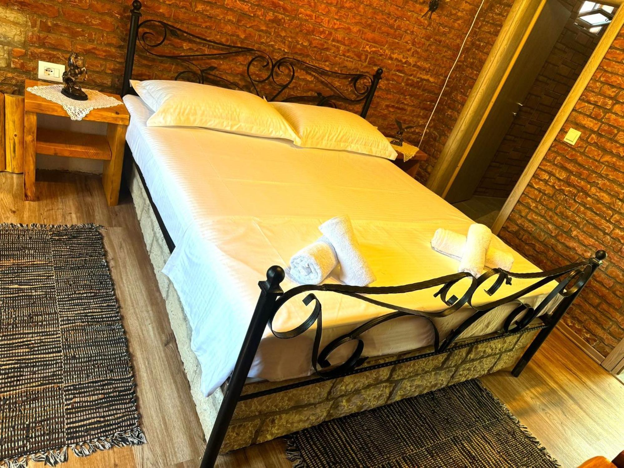 Villa Muzhaqi Nivice Екстериор снимка